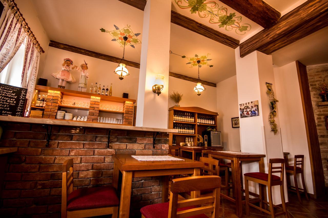 Hustopeče 赫本卡旅馆酒店 外观 照片